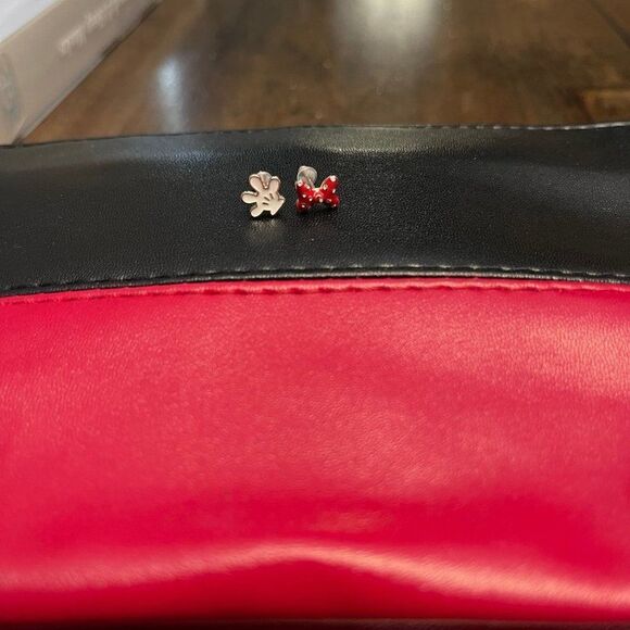Minnie Mouse Earrings - Picture 4 of 5